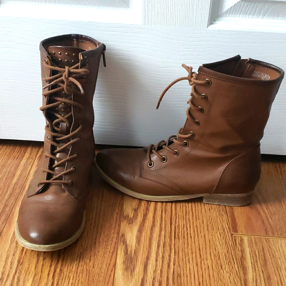 Combat boots